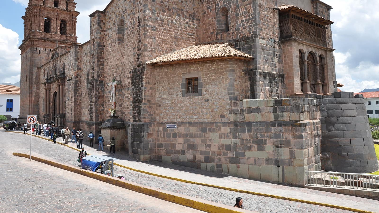 The colonial church of Santo Domingo built directly on the curved mortarless Inka wall of the Coricancha